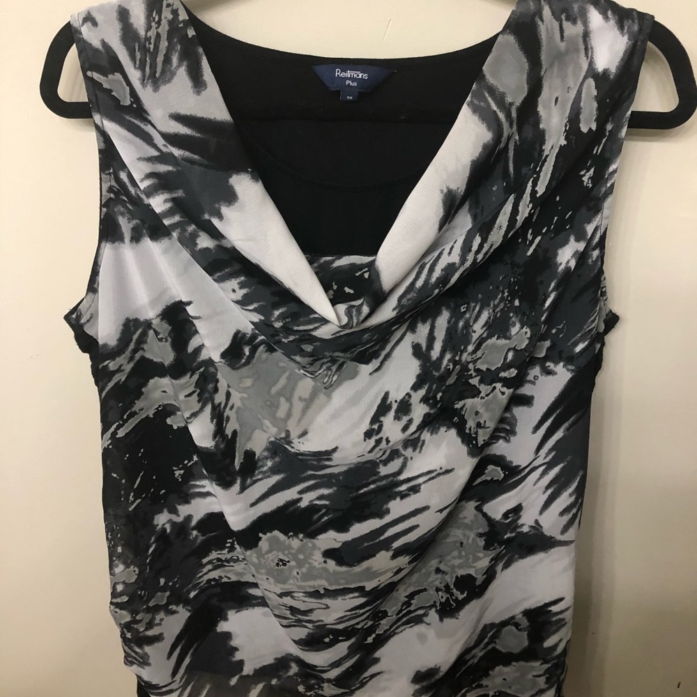 Reitmans scoop neck tank top